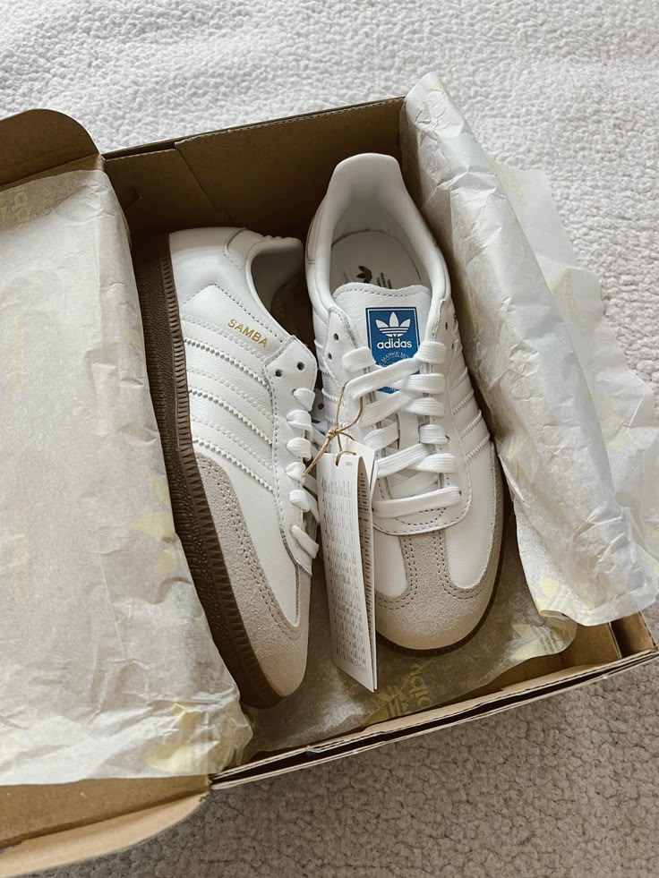 Street Kicks⚽👟(White)